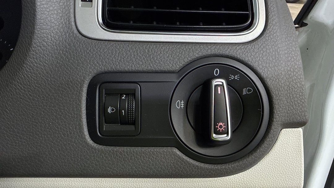 2016 Volkswagen Polo 81 Tsi Comfortline, Automatic, 68611 km, Utility Switches/Buttons