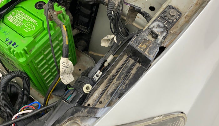 2014 Datsun Go T, Petrol, Manual, 61,002 km, Left headlight - Clamp has minor damage