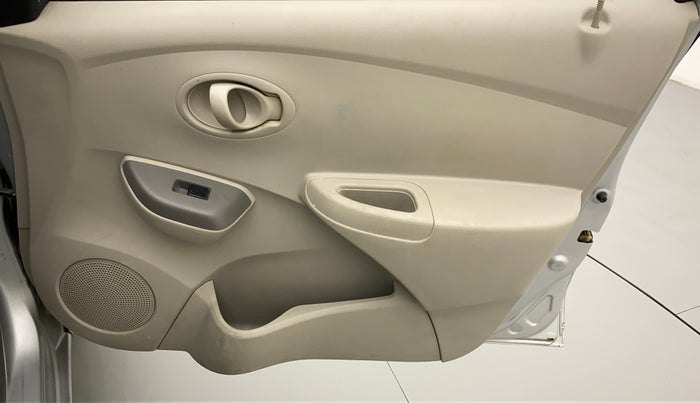 2014 Datsun Go T, Petrol, Manual, 61,002 km, Driver Side Door Panels Control