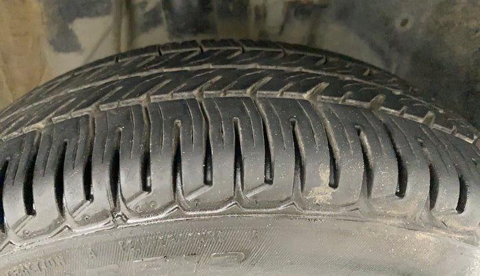 2014 Datsun Go T, Petrol, Manual, 61,002 km, Right Front Tyre Tread