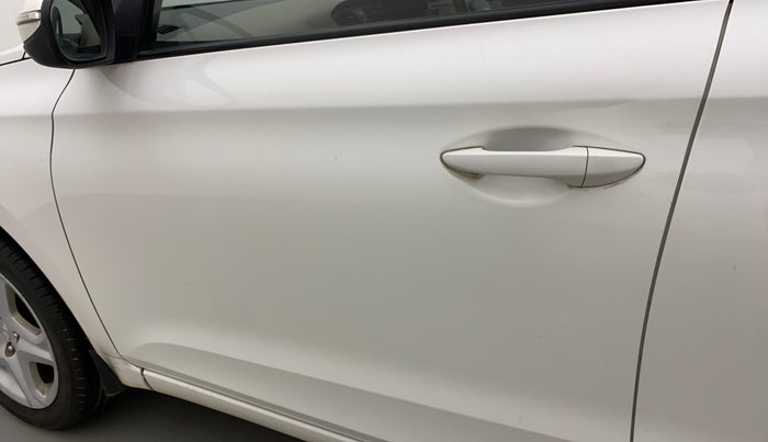 2017 Hyundai Elite i20 ASTA 1.2, Petrol, Manual, 45,159 km, Front passenger door - Minor scratches