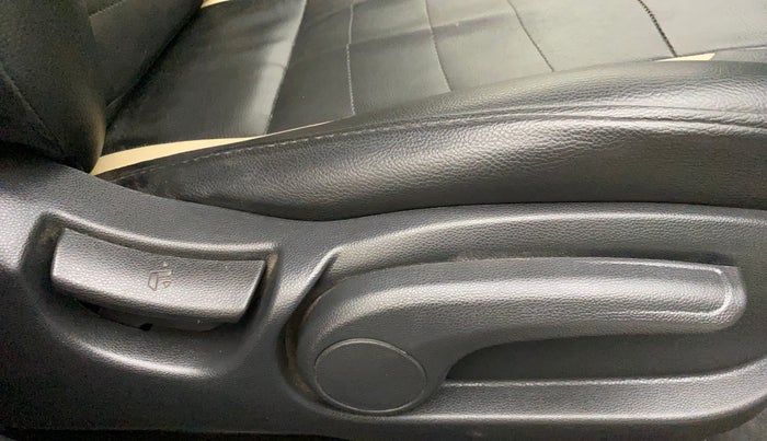 2017 Hyundai Elite i20 ASTA 1.2, Petrol, Manual, 45,159 km, Driver Side Adjustment Panel