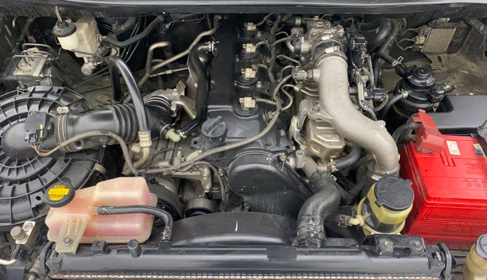 2012 Toyota Innova 2.5 GX 8 STR, Diesel, Manual, 1,18,307 km, Open Bonet