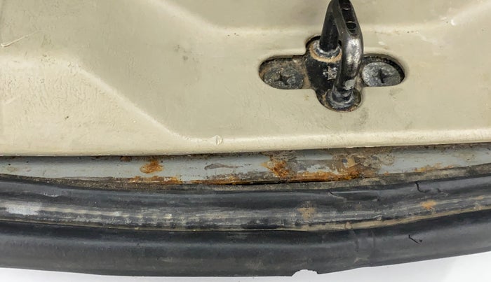 2012 Toyota Innova 2.5 GX 8 STR, Diesel, Manual, 1,18,307 km, Dicky (Boot door) - Slightly rusted