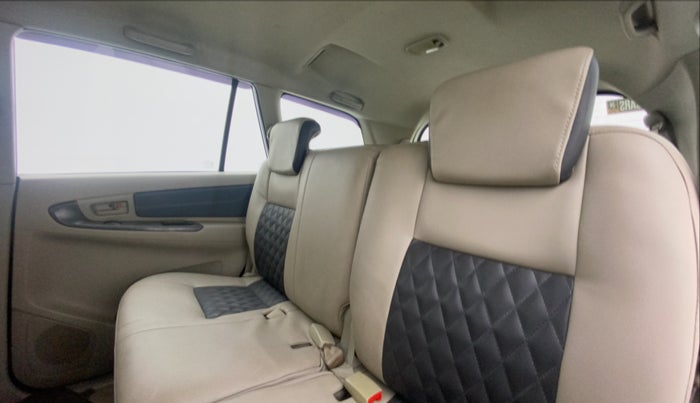 2012 Toyota Innova 2.5 GX 8 STR, Diesel, Manual, 1,18,307 km, Right Side Rear Door Cabin