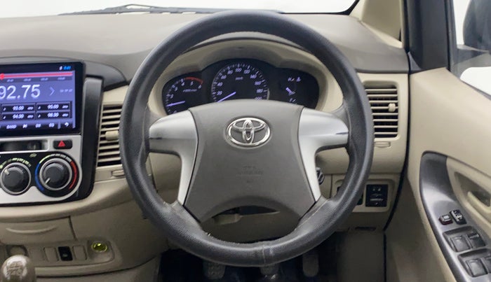 2012 Toyota Innova 2.5 GX 8 STR, Diesel, Manual, 1,18,307 km, Steering Wheel Close Up