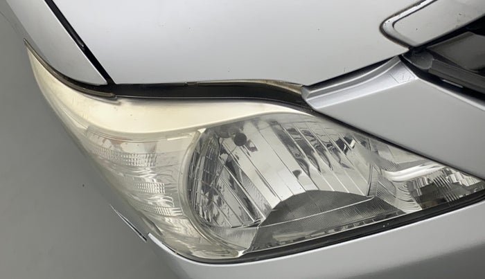 2012 Toyota Innova 2.5 GX 8 STR, Diesel, Manual, 1,18,307 km, Right headlight - Faded