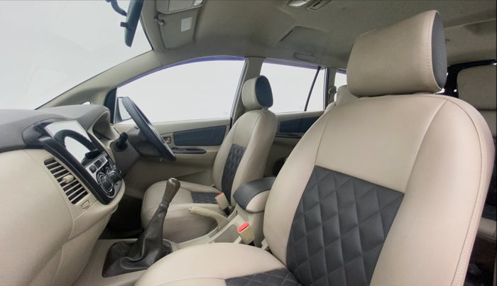 2012 Toyota Innova 2.5 GX 8 STR, Diesel, Manual, 1,18,307 km, Right Side Front Door Cabin