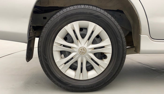 2012 Toyota Innova 2.5 GX 8 STR, Diesel, Manual, 1,18,307 km, Right Rear Wheel