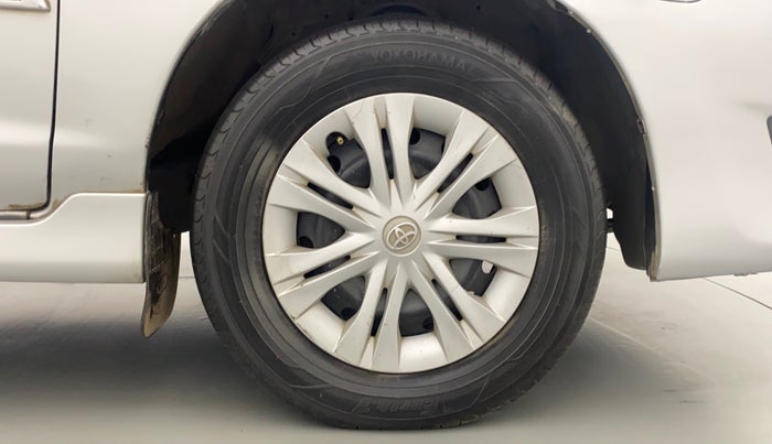 2012 Toyota Innova 2.5 GX 8 STR, Diesel, Manual, 1,18,307 km, Right Front Wheel