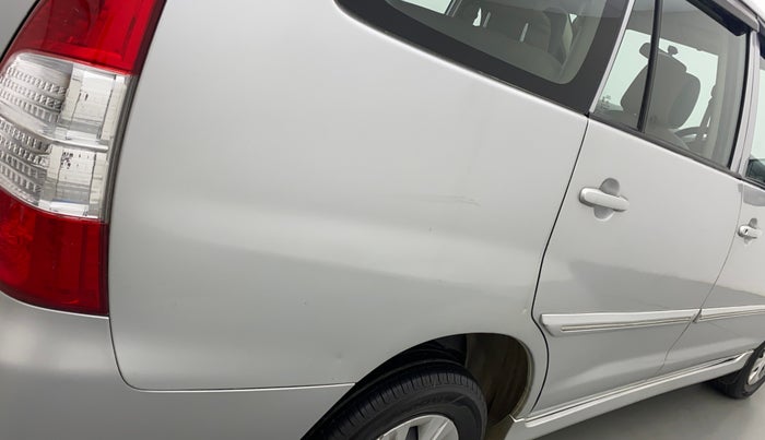 2012 Toyota Innova 2.5 GX 8 STR, Diesel, Manual, 1,18,307 km, Right quarter panel - Paint has minor damage