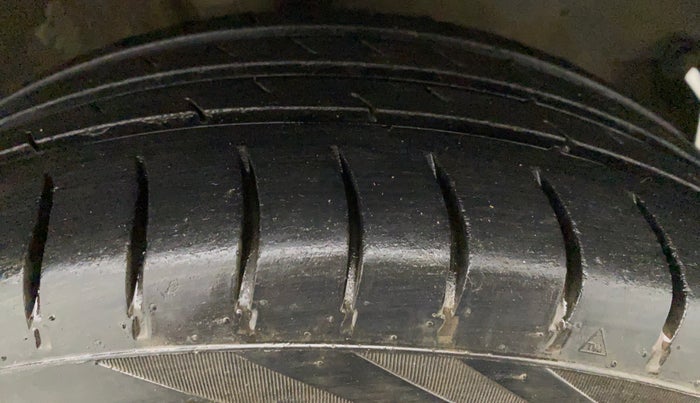 2013 Toyota Etios Liva G, Petrol, Manual, 78,196 km, Right Front Tyre Tread