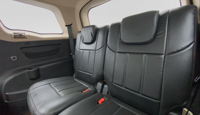 2015 Mahindra XUV500 W8 FWD, Diesel, Manual, 1,18,491 km, Third Seat Row ( optional )