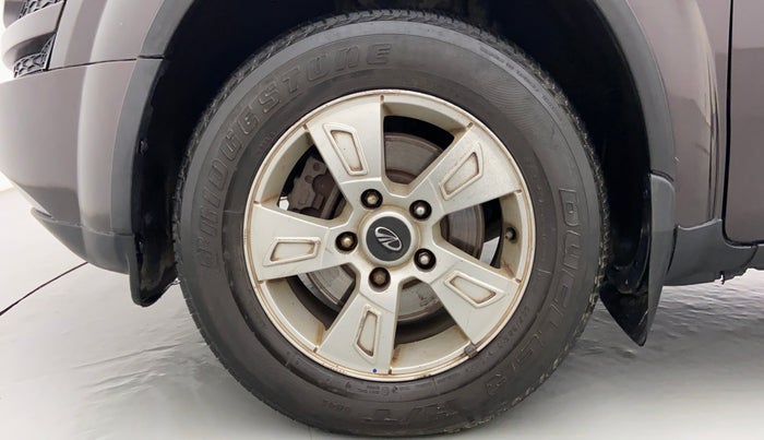 2015 Mahindra XUV500 W8 FWD, Diesel, Manual, 1,18,491 km, Left Front Wheel