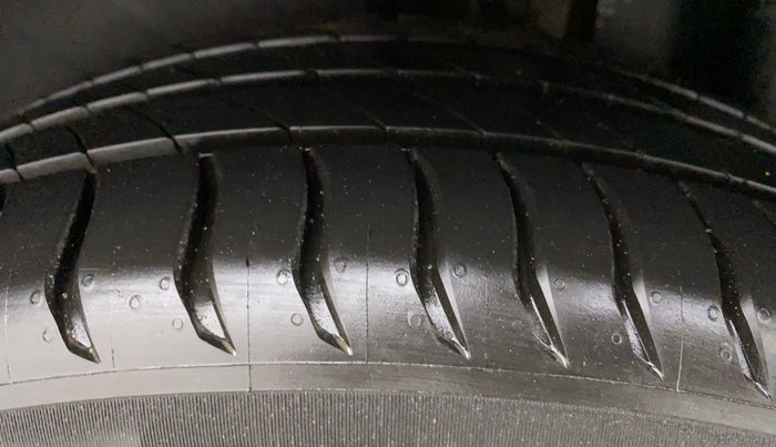 2021 Skoda KUSHAQ STYLE 1.5 TSI MT, Petrol, Manual, 7,348 km, Left Rear Tyre Tread