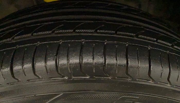 2016 Datsun Go Plus T, Petrol, Manual, 52,163 km, Left Front Tyre Tread