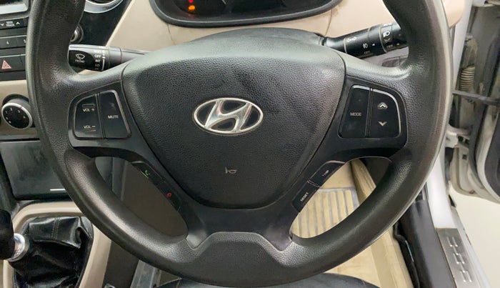 2014 Hyundai Xcent S (O) 1.2, CNG, Manual, 72,380 km, Steering wheel - Sound system control not functional