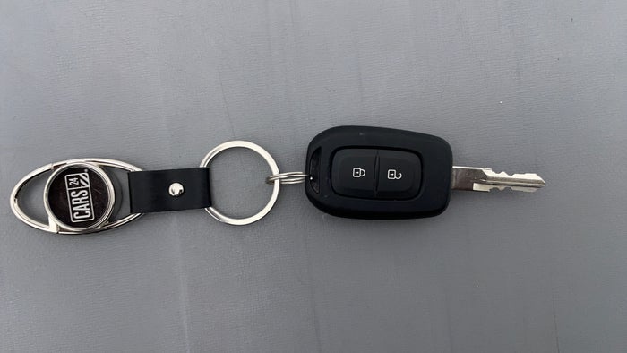 RENAULT DUSTER-Key Close-up