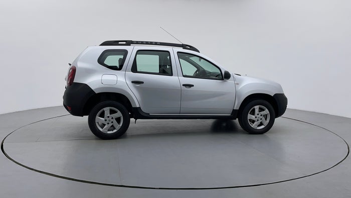 RENAULT DUSTER-Right Side View