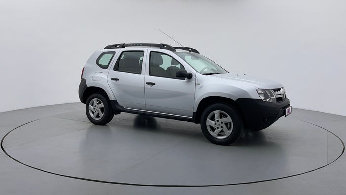 RENAULT DUSTER-Right Front Diagonal (45- Degree) View