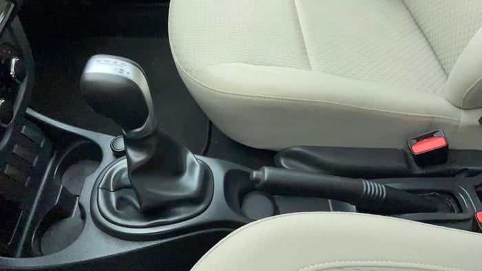 RENAULT DUSTER-Gear Lever