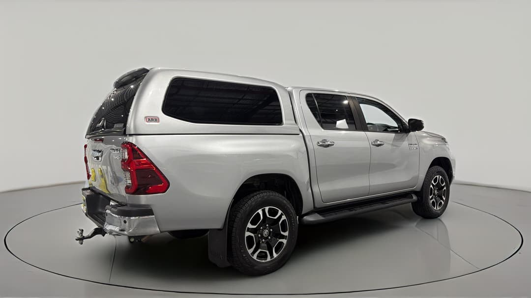 2021 Toyota Hilux Sr5 (4x4), Automatic, 80867 km, Right Back Diagonal (45- Degree) View