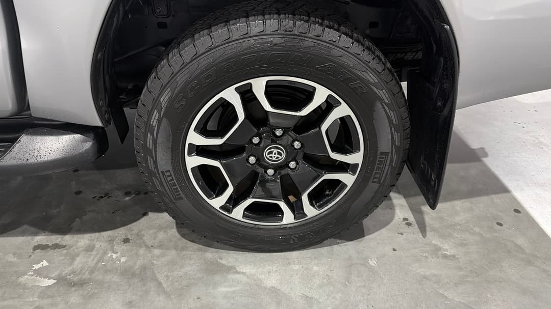 2021 Toyota Hilux Sr5 (4x4), Automatic, 80867 km, Left Rear Wheel