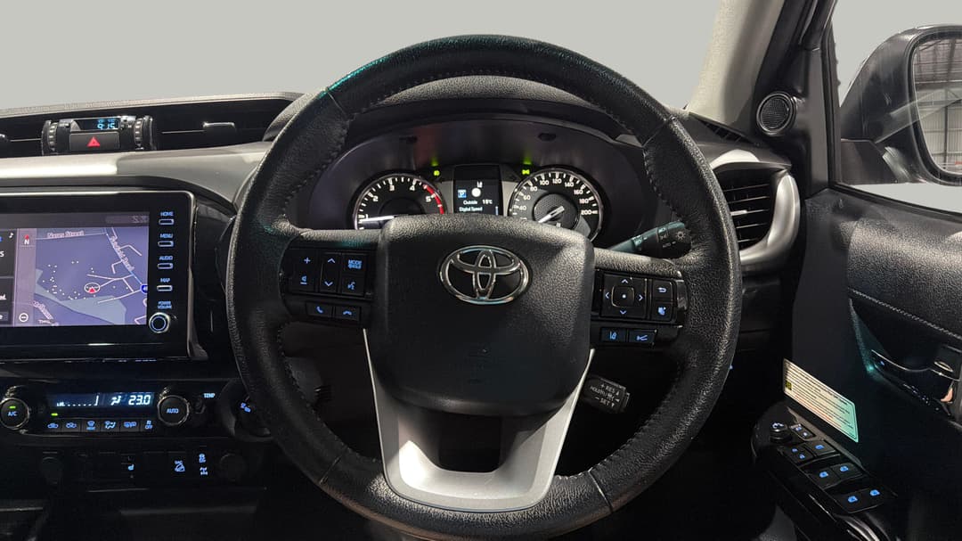 2021 Toyota Hilux Sr5 (4x4), Automatic, 80867 km, Steering Wheel Close-up