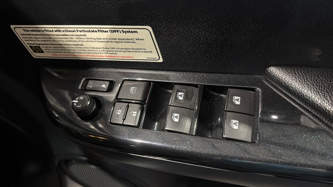 2021 Toyota Hilux Sr5 (4x4), Automatic, 80867 km, Drivers Side Door Panel Controls