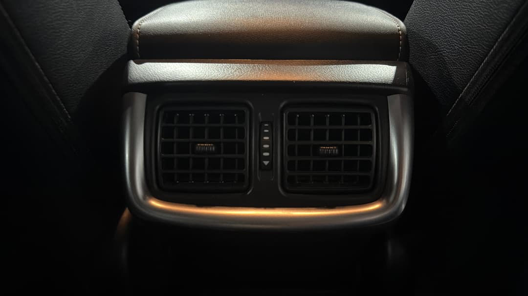 2021 Toyota Hilux Sr5 (4x4), Automatic, 80867 km, Rear A/C Vent