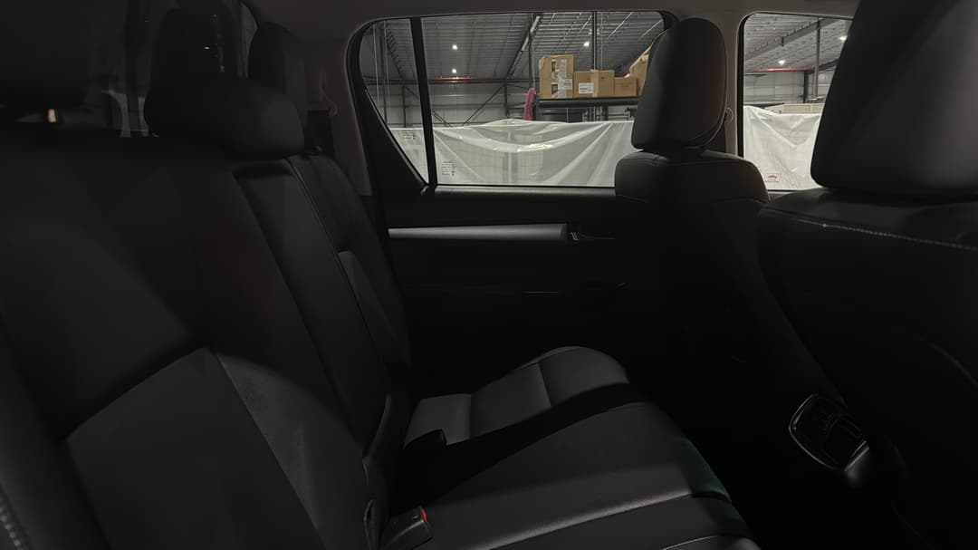 2021 Toyota Hilux Sr5 (4x4), Automatic, 80867 km, Right Side Rear Door Cabin View