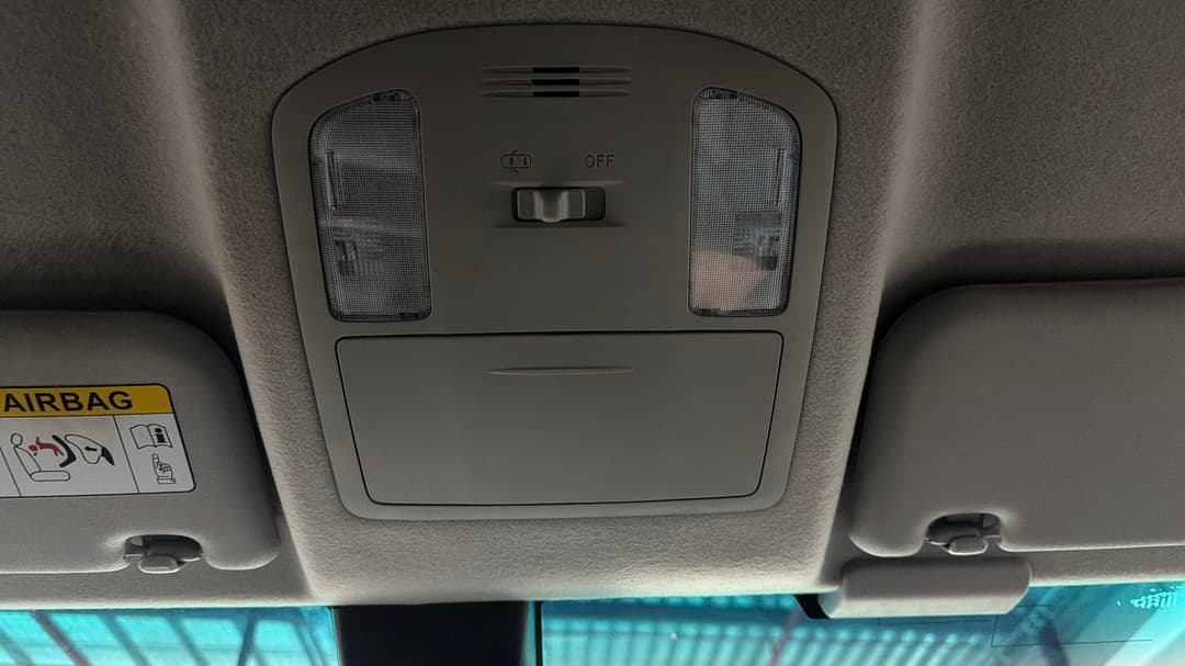 2021 Toyota Hilux Sr5 (4x4), Automatic, 80867 km, On-Roof Controls/Sunglass holder