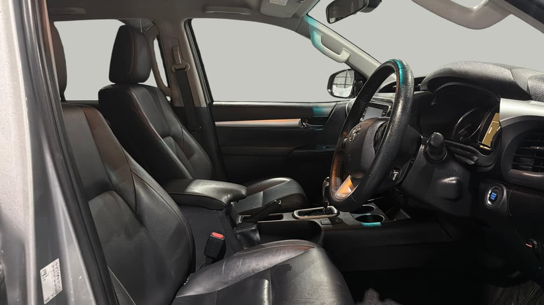 2021 Toyota Hilux Sr5 (4x4), Automatic, 80867 km, Right Side Front Door Cabin View