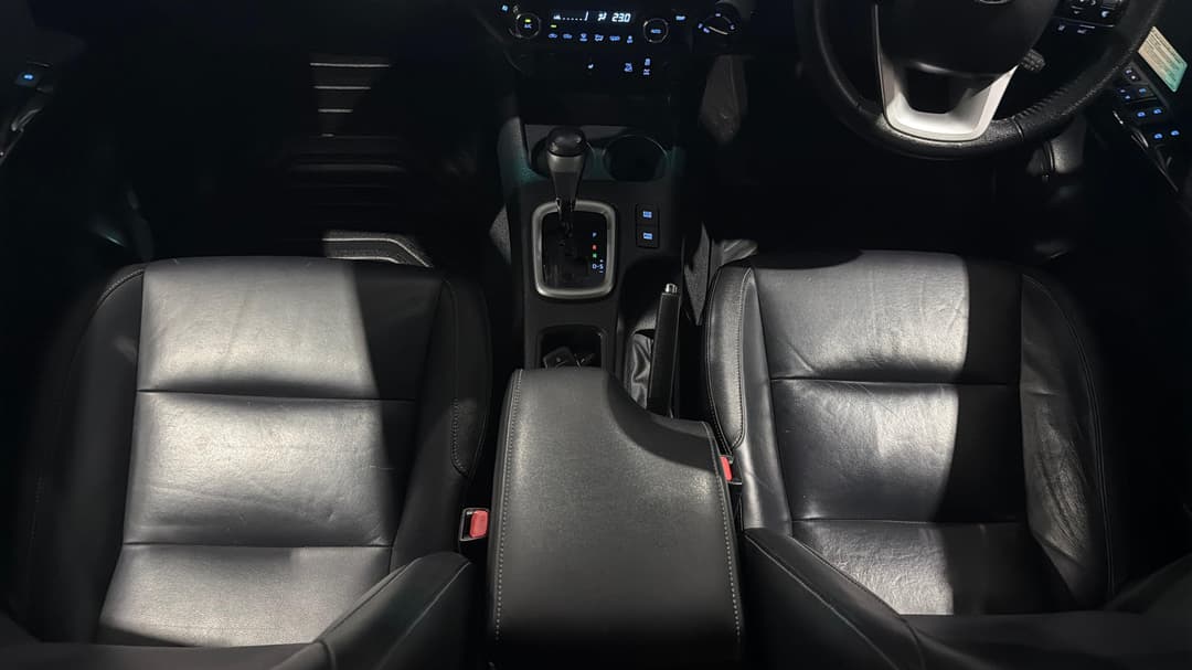 2021 Toyota Hilux Sr5 (4x4), Automatic, 80867 km, Center Console