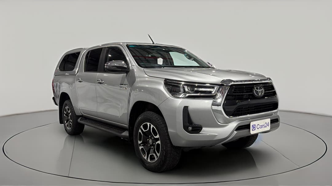 2021 Toyota Hilux Sr5 (4x4), Automatic, 80867 km, Right Front Diagonal (45- Degree) View