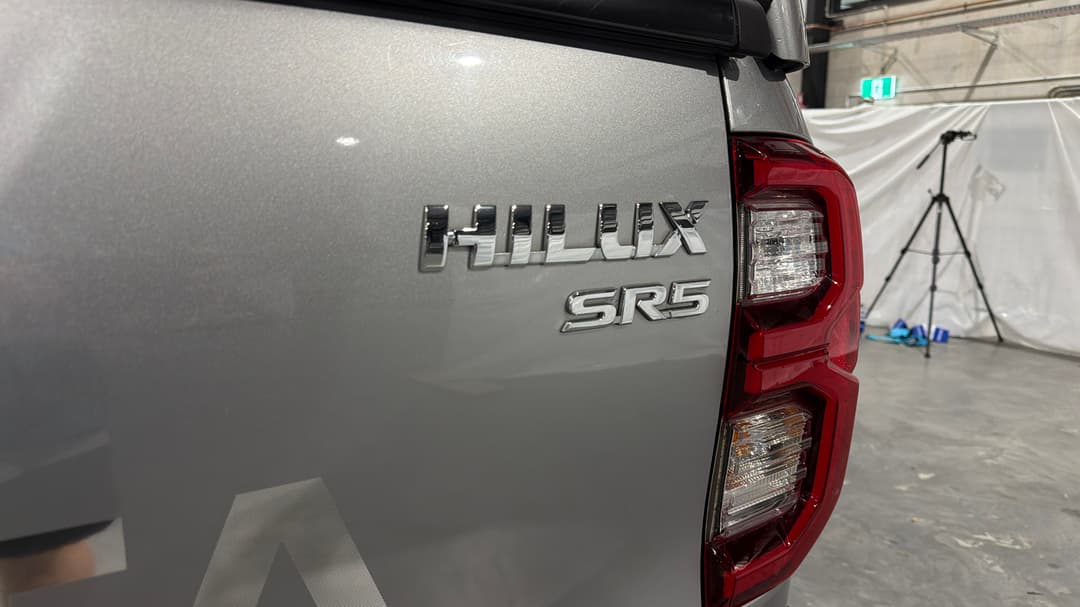 2021 Toyota Hilux Sr5 (4x4), Automatic, 80867 km, Badge (Boot Right Side)