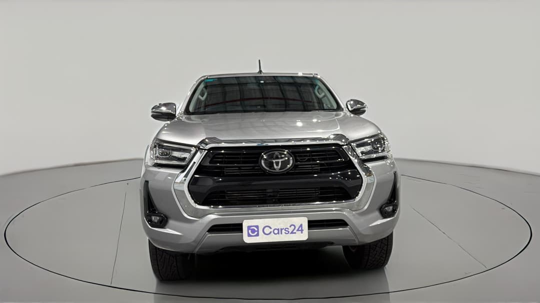 2021 Toyota Hilux Sr5 (4x4), Automatic, 80867 km, Front View