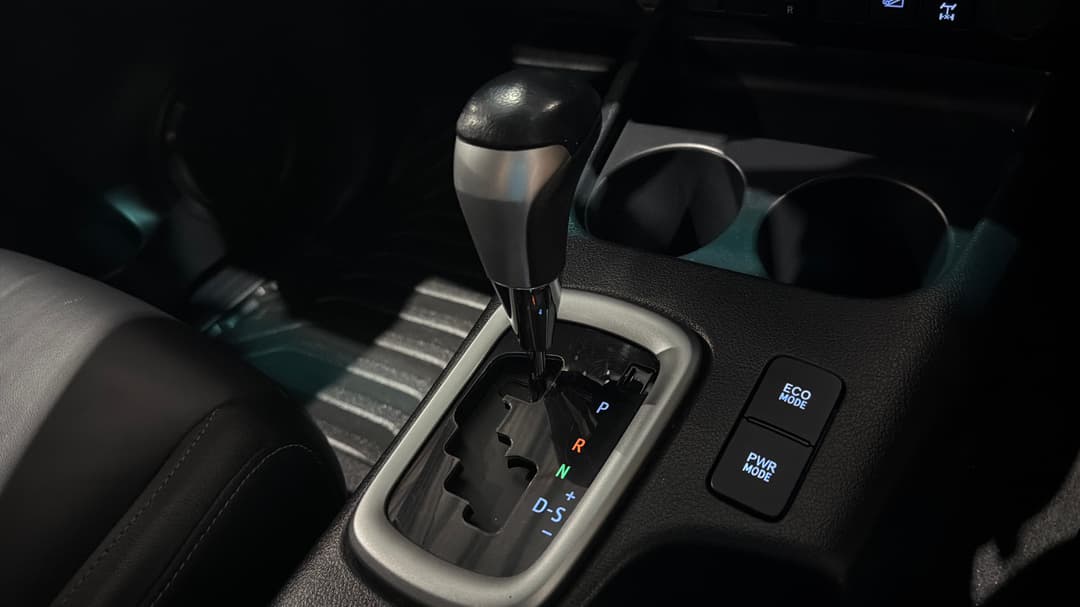 2021 Toyota Hilux Sr5 (4x4), Automatic, 80867 km, Gear Lever 