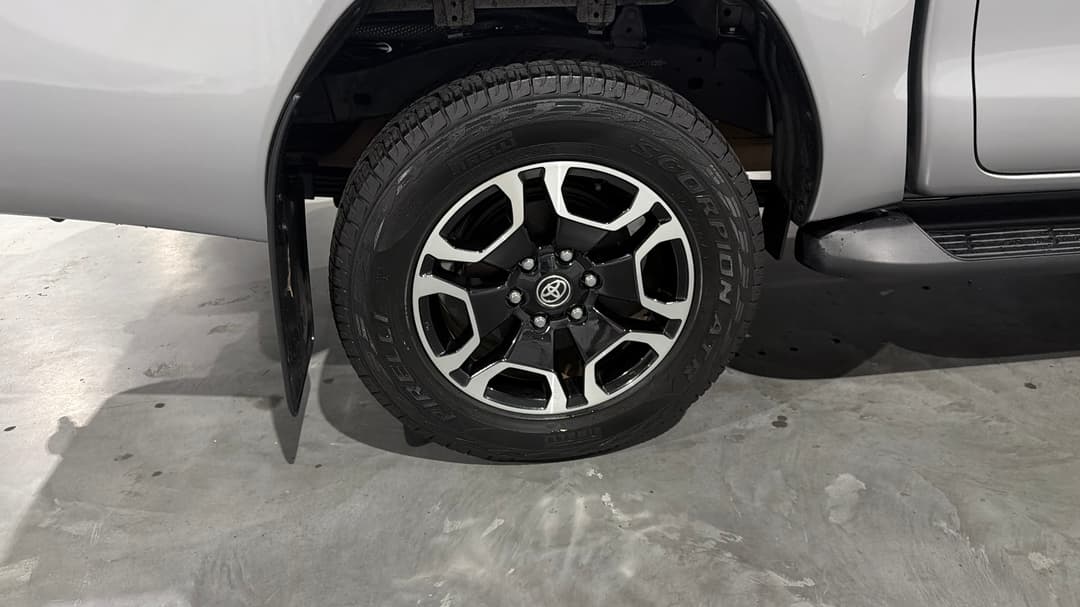 2021 Toyota Hilux Sr5 (4x4), Automatic, 80867 km, Right Rear Wheel