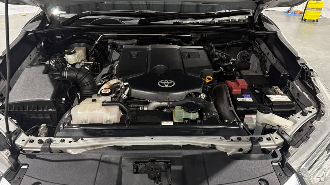 2021 Toyota Hilux Sr5 (4x4), Automatic, 80867 km, Open Bonnet (Engine)