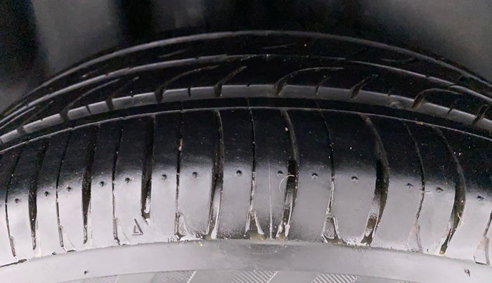2019 Volkswagen Ameo COMFORTLINE 1.0, Petrol, Manual, 65,498 km, Right Rear Tyre Tread