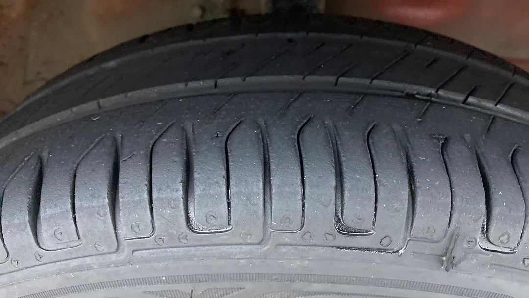 Right Front Tyre Tread