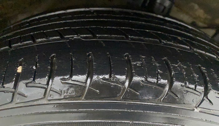2014 Maruti Swift Dzire ZXI, Petrol, Manual, 65,693 km, Right Rear Tyre Tread