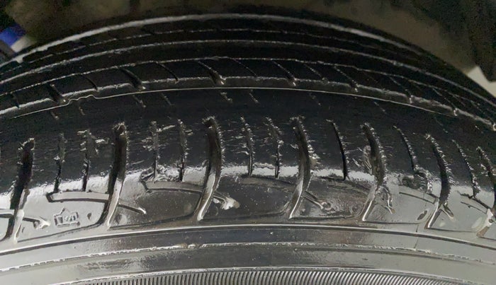 2014 Maruti Swift Dzire ZXI, Petrol, Manual, 65,693 km, Left Front Tyre Tread