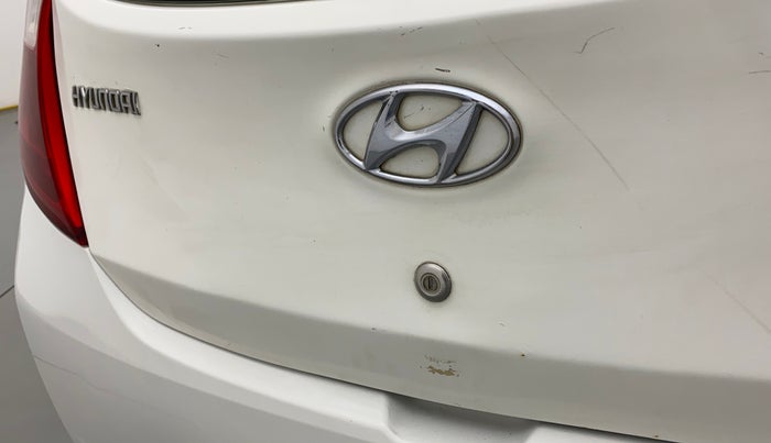 2016 Hyundai Eon ERA +, Petrol, Manual, 79,395 km, Dicky (Boot door) - Paint has minor damage