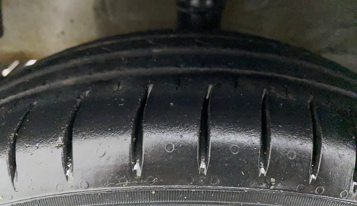2016 Hyundai Eon ERA +, Petrol, Manual, 79,395 km, Left Front Tyre Tread