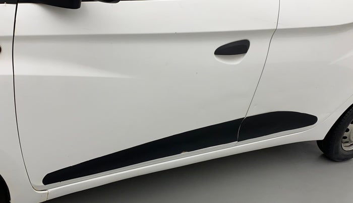 2016 Hyundai Eon ERA +, Petrol, Manual, 79,395 km, Front passenger door - Slightly dented