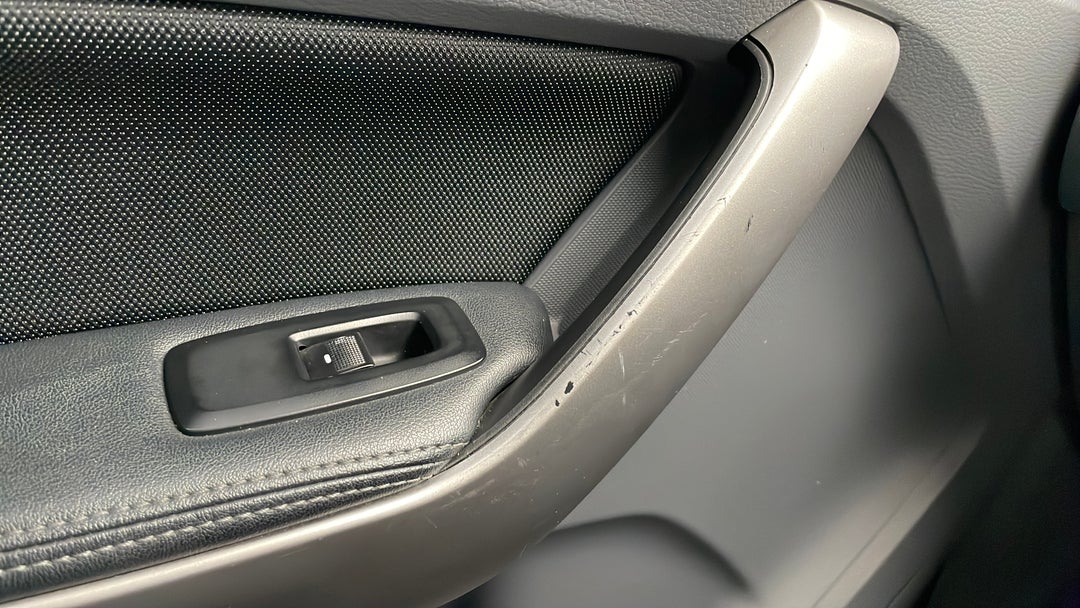 2016 Ford Everest Trend (rwd), Automatic, 84386 km, Doors Front LHS Scuff