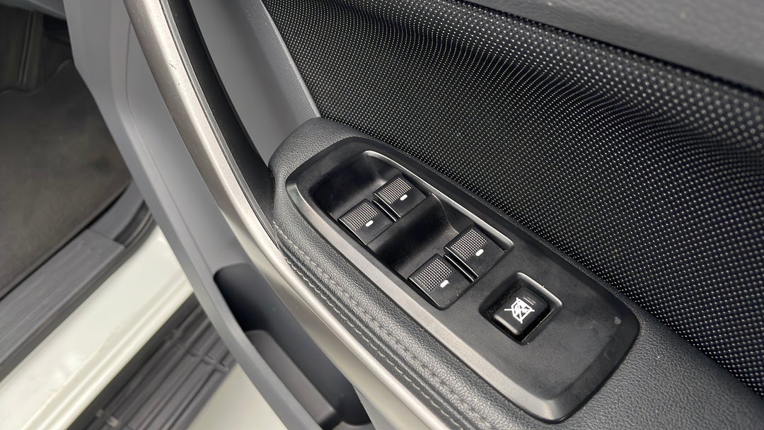 2016 Ford Everest Trend (rwd), Automatic, 84386 km, Drivers Side Door Panel Controls