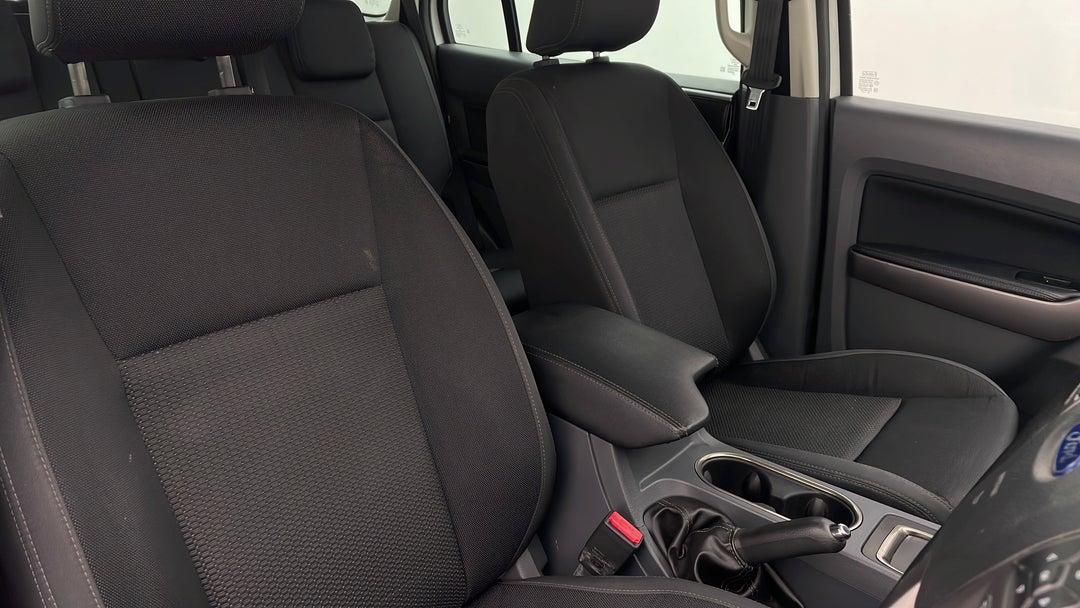 2016 Ford Everest Trend (rwd), Automatic, 84386 km, Right Side Front Door Cabin View